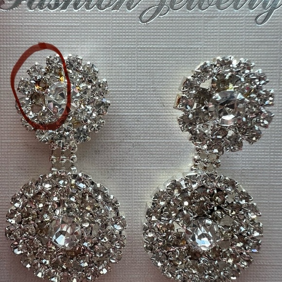 2 PAIRS 🎁 Elegant Silver Crystal Earrings - Picture 5 of 6